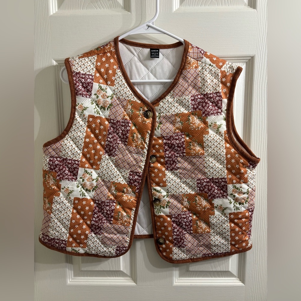 SHEIN Quilted Vest in Cream with Rust Trim